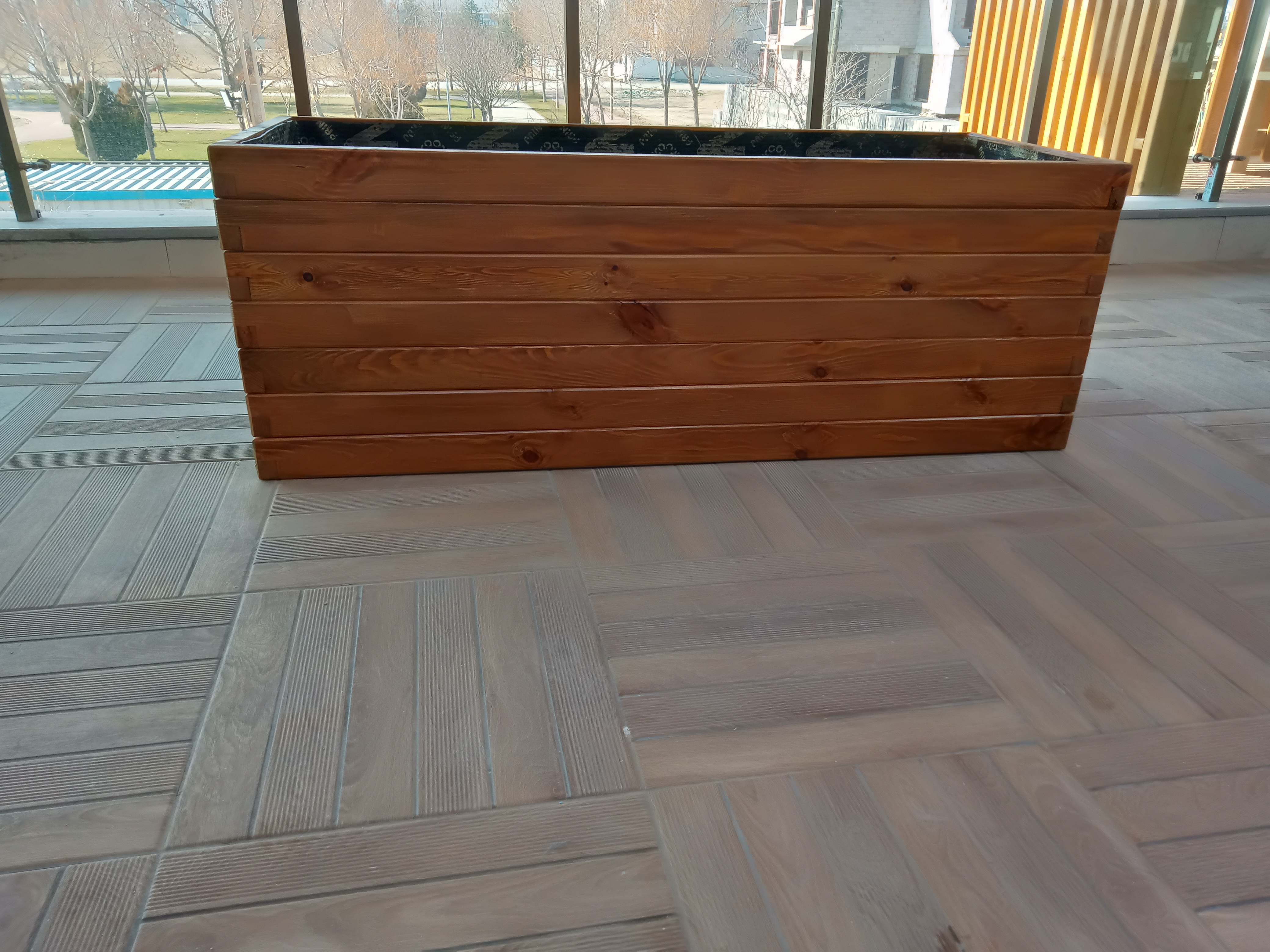 Ağaç saksı model 01